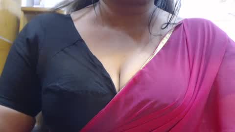 Snapshot of desimaisa130 chatting on 06.16.26 Maisa online show from 06.16.26