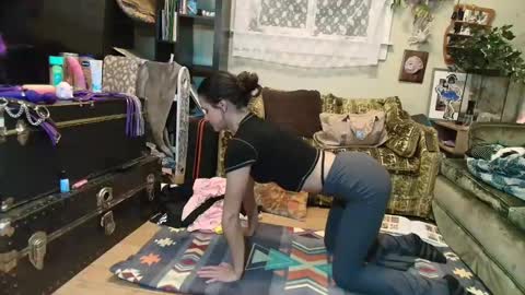 Snapshot of desimonroe chatting on 01.01.25 desimonroe online show from 01.01.25