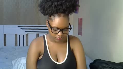 Snapshot of desiredahlia33 chatting on 04.05.26 desiredahlia33 online show from 04.05.26