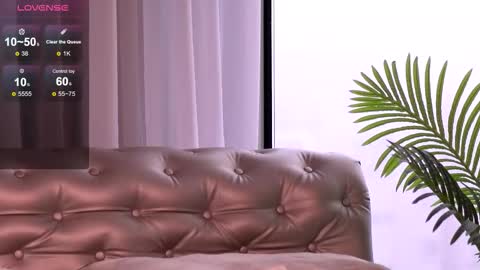 Snapshot of desiredmia_ chatting on 11.21.25 Mia online show from 11.21.25