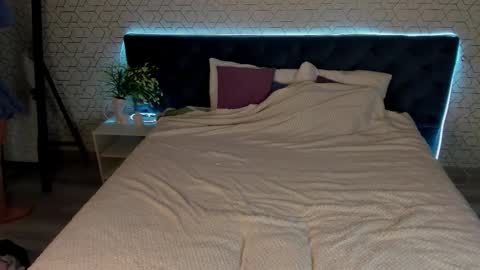 Snapshot of desiree_doll chatting on 03.12.26 Gill online show from 03.12.26