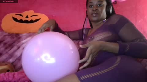 Snapshot of desireeafterdark chatting on 02.07.25 desireeafterdark online show from 02.07.25