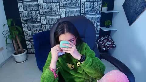 Snapshot of desiring__angel chatting on 12.15.25 Desiring Angel online show from 12.15.25