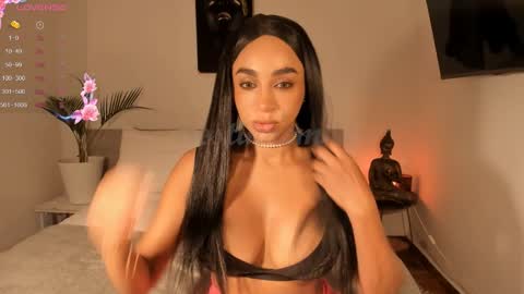 Snapshot of destinnemil chatting on 11.29.25 Destinne Mill online show from 11.29.25