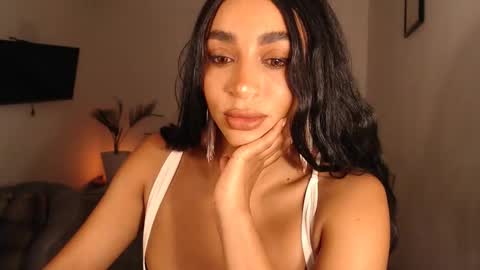 Snapshot of destinnemil chatting on 12.05.25 Destinne Mill online show from 12.05.25