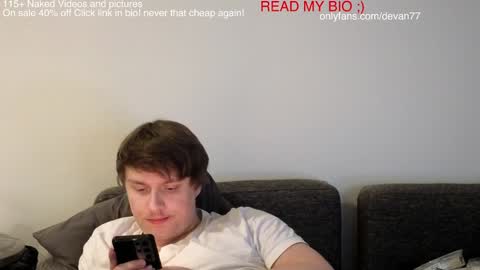 Snapshot of devantheplug chatting on 12.12.24 Devan online show from 12.12.24