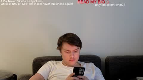 Snapshot of devantheplug chatting on 12.12.24 Devan online show from 12.12.24