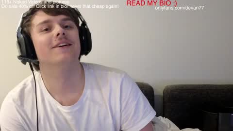 Snapshot of devantheplug chatting on 12.13.24 Devan online show from 12.13.24