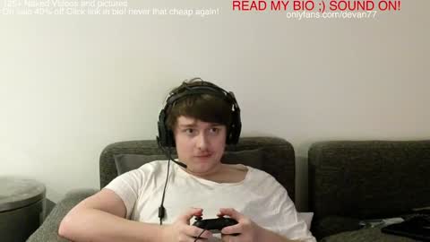 Snapshot of devantheplug chatting on 12.30.24 Devan online show from 12.30.24