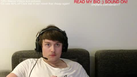 Snapshot of devantheplug chatting on 12.30.24 Devan online show from 12.30.24