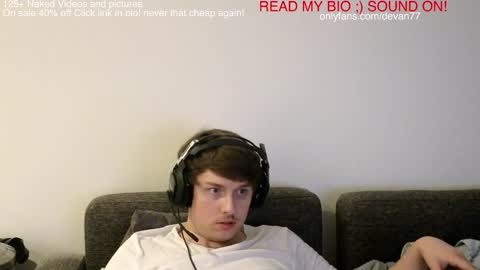 Snapshot of devantheplug chatting on 01.04.25 Devan online show from 01.04.25