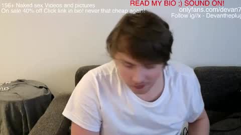 Snapshot of devantheplug chatting on 03.03.25 Devan online show from 03.03.25