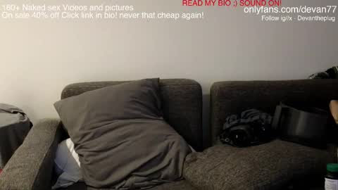 Snapshot of devantheplug chatting on 03.10.25 Devan online show from 03.10.25