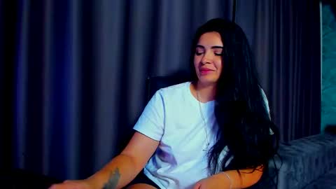 Snapshot of devashaqueen chatting on 11.26.25 Devasha online show from 11.26.25