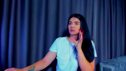 Snapshot of devashaqueen chatting on 11.30.25 Devasha online show from 11.30.25