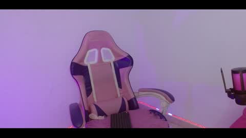 devilchlloe online show from 12.13.24