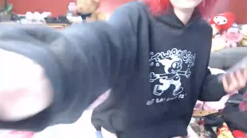 Snapshot of devilg1rl chatting on 12.02.25 poutyangel online show from 12.02.25