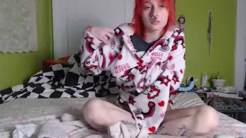 Snapshot of devilg1rl chatting on 01.07.26 poutyangel online show from 01.07.26