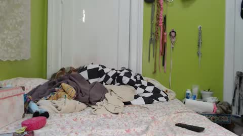 Snapshot of devilg1rl chatting on 01.10.26 poutyangel online show from 01.10.26