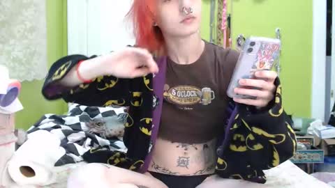 Snapshot of devilg1rl chatting on 01.15.26 poutyangel online show from 01.15.26