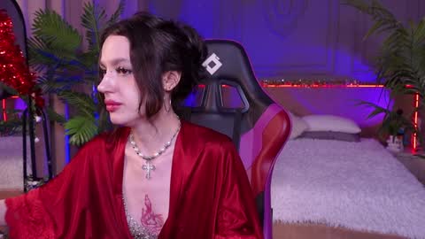 Snapshot of devilinee chatting on 12.21.24 devilinee online show from 12.21.24