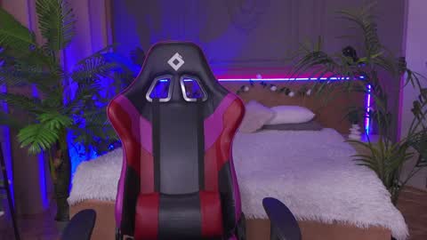 Snapshot of devilinee chatting on 01.23.25 devilinee online show from 01.23.25