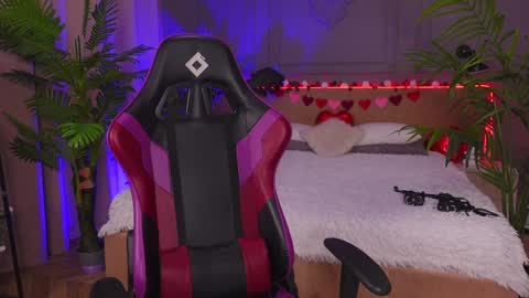 Snapshot of devilinee chatting on 02.05.25 devilinee online show from 02.05.25