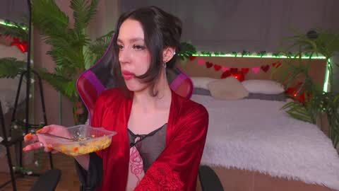 Snapshot of devilinee chatting on 02.07.25 devilinee online show from 02.07.25