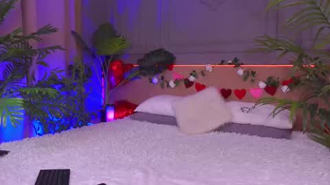 Snapshot of devilinee chatting on 02.13.25 devilinee online show from 02.13.25