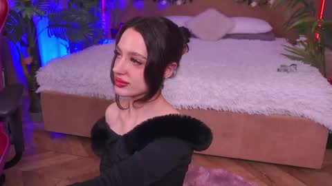 Snapshot of devilinee chatting on 02.26.25 devilinee online show from 02.26.25