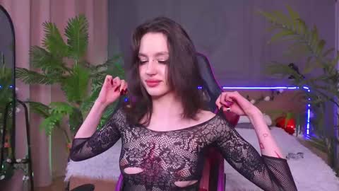 Snapshot of devilinee chatting on 03.05.25 devilinee online show from 03.05.25