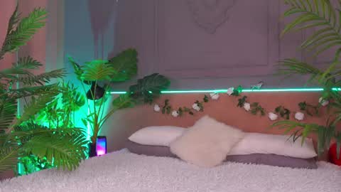 Snapshot of devilinee chatting on 03.12.25 devilinee online show from 03.12.25