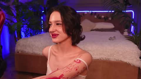 Snapshot of devilinee chatting on 11.16.25 devilinee online show from 11.16.25