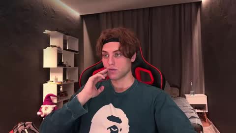 devilnut1 online show from 11.12.25