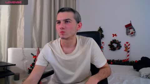 Snapshot of devin_ho chatting on 12.07.24 devin_ho online show from 12.07.24