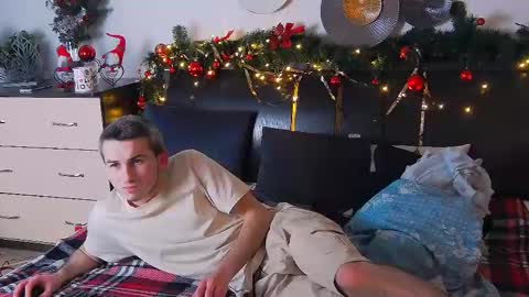 Snapshot of devin_ho chatting on 12.14.24 devin_ho online show from 12.14.24