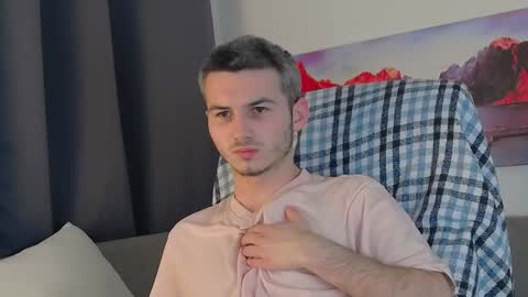 Snapshot of devin_ho chatting on 01.04.25 devin_ho online show from 01.04.25