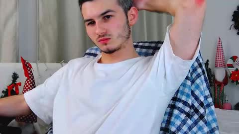 Snapshot of devin_ho chatting on 01.06.25 devin_ho online show from 01.06.25