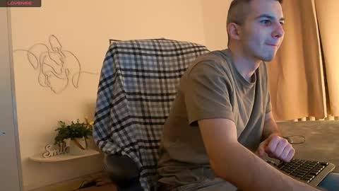 Snapshot of devin_ho chatting on 01.19.25 devin_ho online show from 01.19.25