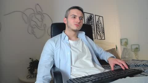 Snapshot of devin_ho chatting on 01.28.25 devin_ho online show from 01.28.25