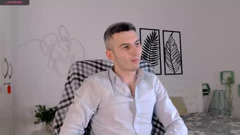 Snapshot of devin_ho chatting on 02.10.25 devin_ho online show from 02.10.25