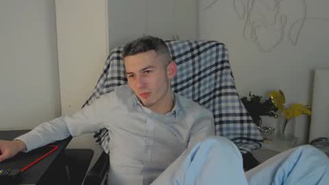 Snapshot of devin_ho chatting on 02.12.25 devin_ho online show from 02.12.25