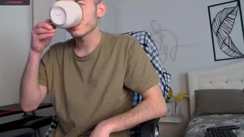 Snapshot of devin_ho chatting on 02.12.25 devin_ho online show from 02.12.25