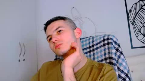 Snapshot of devin_ho chatting on 02.18.25 devin_ho online show from 02.18.25