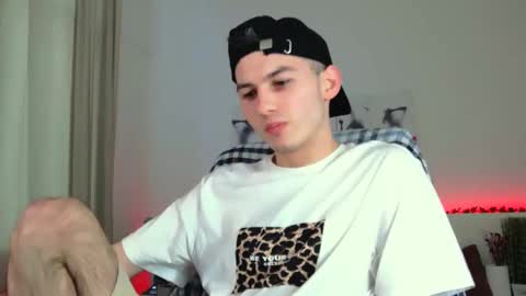 Snapshot of devin_ho chatting on 03.07.25 devin_ho online show from 03.07.25