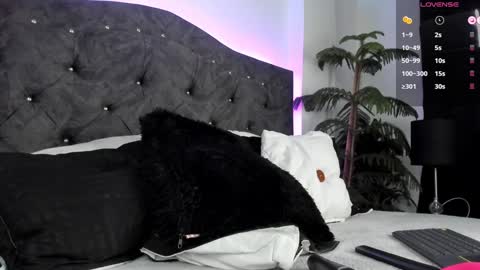 Snapshot of devlin_violet__ chatting on 12.27.24 PaulaInsta  paulacastellanos 1Pvt open online show from 12.27.24