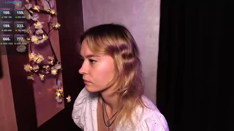 Snapshot of devonacast19 chatting on 09.30.25 Libena online show from 09.30.25