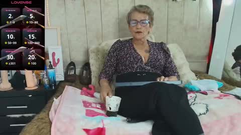 Snapshot of devora_mature65 chatting on 11.19.25 Devora online show from 11.19.25