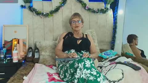 Snapshot of devora_mature65 chatting on 11.21.25 Devora online show from 11.21.25