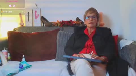 Snapshot of devora_mature65 chatting on 11.22.25 Devora online show from 11.22.25